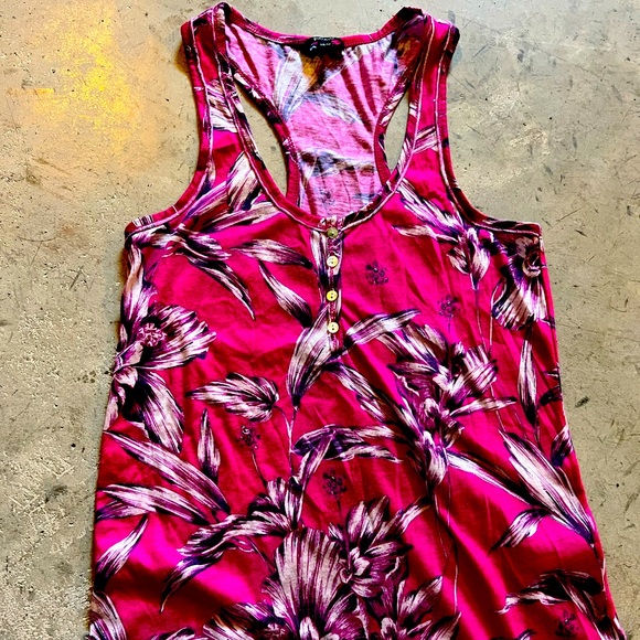 Razor back T - Picture 1 of 2